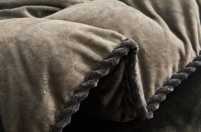 Velours Nocturne by PurelyhomeDeco