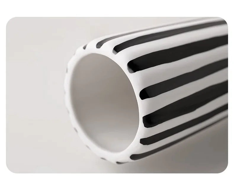 Étreinte Vase by PurelyhomeDeco