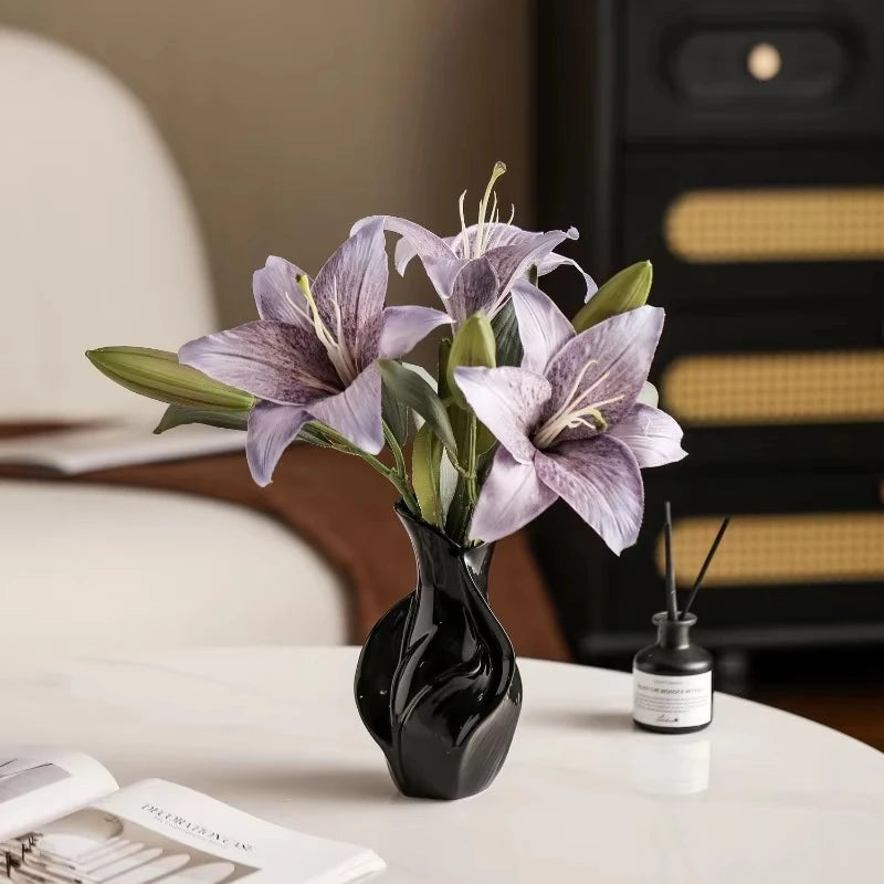 Nordic Muse Vase by PurelyhomeDeco