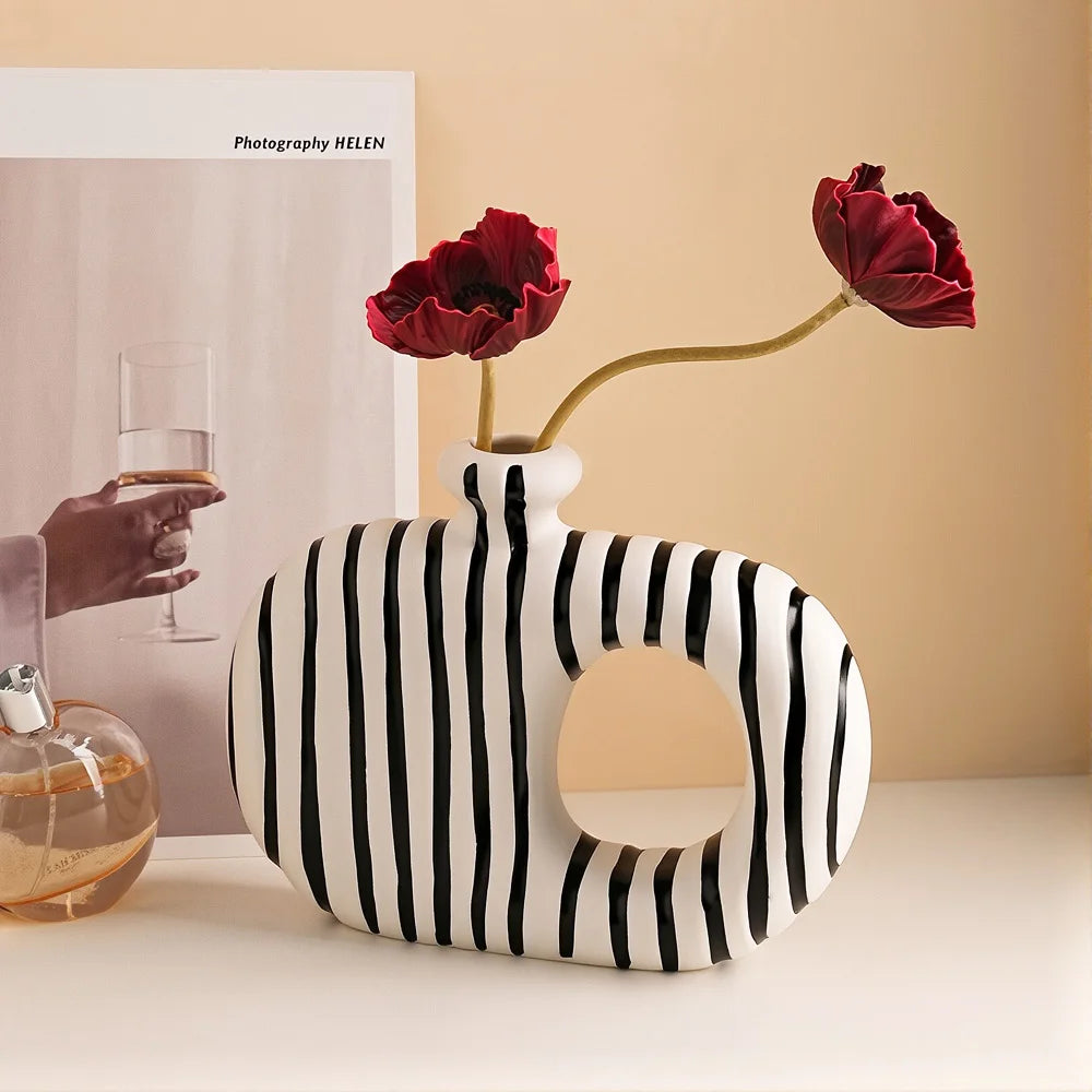 Étreinte Vase by PurelyhomeDeco