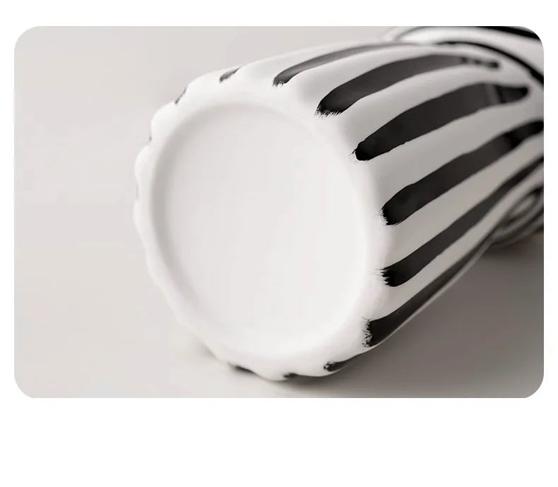 Étreinte Vase by PurelyhomeDeco